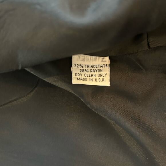 Zelda Fitted Black Jacket, Curved Lapel, Retro 40s/50s Vibe - Picture 10 of 10